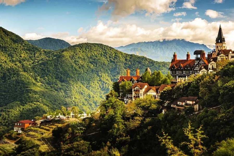 Wonders of Georgia : From Mountains to Monasteries